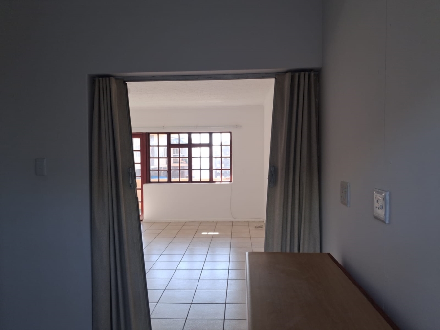 To Let 1 Bedroom Property for Rent in Quigney Eastern Cape